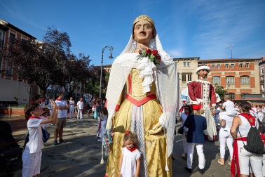 Salida de la Comparsa de Gigantes y Cabezudos este domingo 14 de julio.