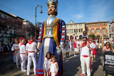 Salida de la Comparsa de Gigantes y Cabezudos este domingo 14 de julio.