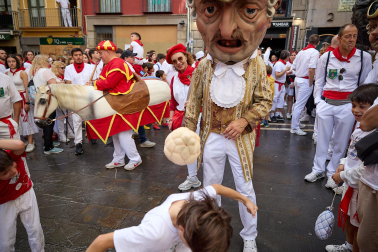 Salida de la Comparsa de Gigantes y Cabezudos este domingo 14 de julio.