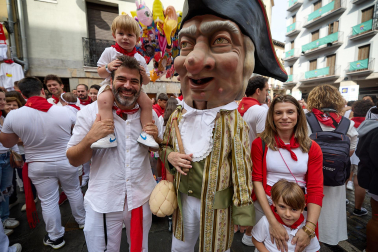 Salida de la Comparsa de Gigantes y Cabezudos este domingo 14 de julio.