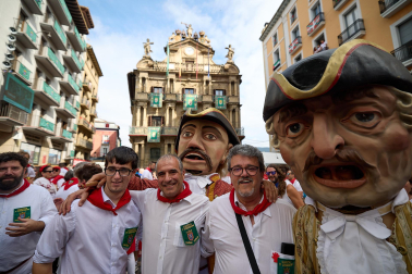 Salida de la Comparsa de Gigantes y Cabezudos este domingo 14 de julio.