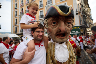 Salida de la Comparsa de Gigantes y Cabezudos este domingo 14 de julio.