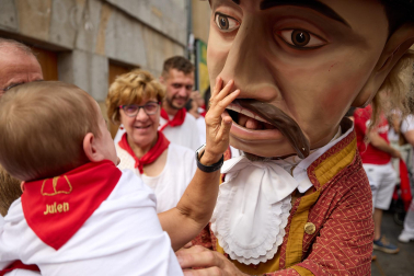 Salida de la Comparsa de Gigantes y Cabezudos este domingo 14 de julio.