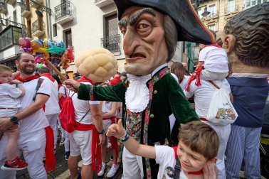 Salida de la Comparsa de Gigantes y Cabezudos este domingo 14 de julio.