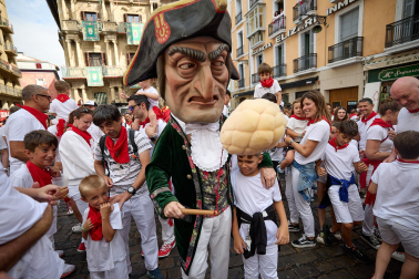 Salida de la Comparsa de Gigantes y Cabezudos este domingo 14 de julio.