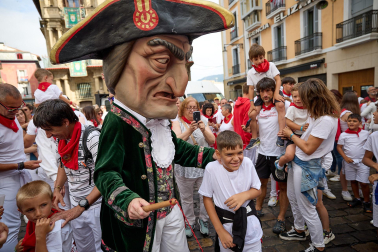 Salida de la Comparsa de Gigantes y Cabezudos este domingo 14 de julio.