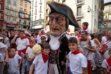 Salida de la Comparsa de Gigantes y Cabezudos este domingo 14 de julio.