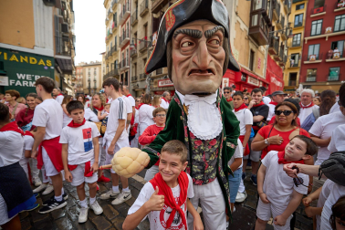 Salida de la Comparsa de Gigantes y Cabezudos este domingo 14 de julio.