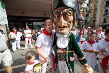 Salida de la Comparsa de Gigantes y Cabezudos este domingo 14 de julio.