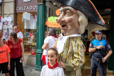 Salida de la Comparsa de Gigantes y Cabezudos este domingo 14 de julio.