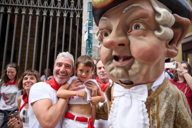 Salida de la Comparsa de Gigantes y Cabezudos este domingo 14 de julio.