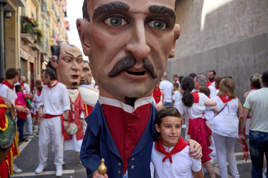 Salida de la Comparsa de Gigantes y Cabezudos este domingo 14 de julio.