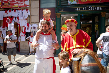 Salida de la Comparsa de Gigantes y Cabezudos este domingo 14 de julio.