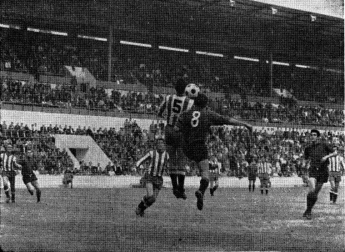 Remate de Jordana en el primer gol en El Sadar.
