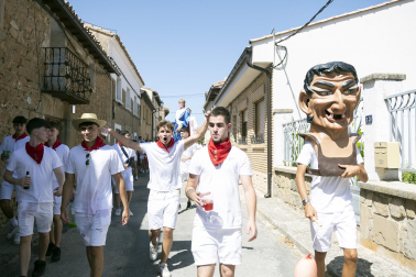 Fotos del cohete de las fiestas de Mélida. /