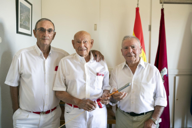 Fotos del cohete de las fiestas de Mélida. /