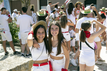 Fotos del cohete de las fiestas de Mélida. /