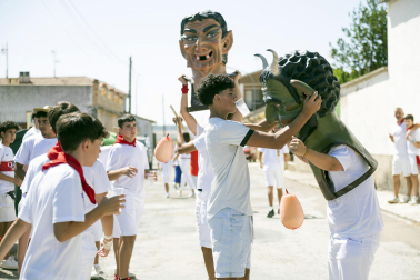 Fotos del cohete de las fiestas de Mélida. /