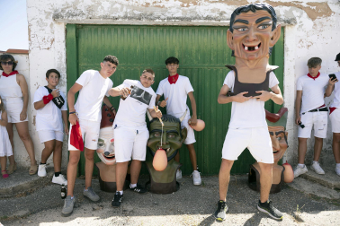 Fotos del cohete de las fiestas de Mélida. /