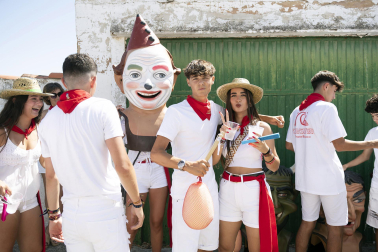 Fotos del cohete de las fiestas de Mélida. /