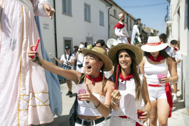 Fotos del cohete de las fiestas de Mélida. /