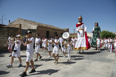 Fotos del cohete de las fiestas de Mélida. /