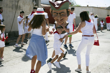 Fotos del cohete de las fiestas de Mélida. /