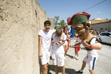 Fotos del cohete de las fiestas de Mélida. /