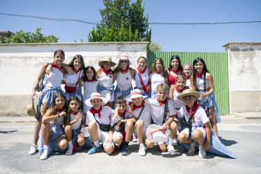 Fotos del cohete de las fiestas de Mélida. /