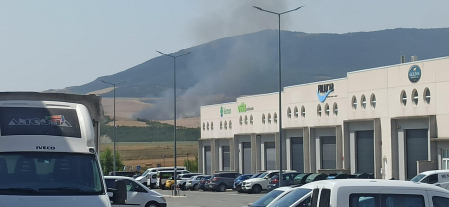 Imagen del incendio declarado en Arlegui tomada desde el polígono industrial Noáin-Esquíroz