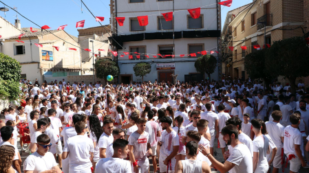 Imágenes del cohete de las fiestas de Arguedas