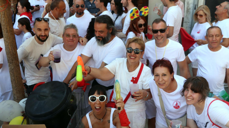 Imágenes del cohete de las fiestas de Arguedas