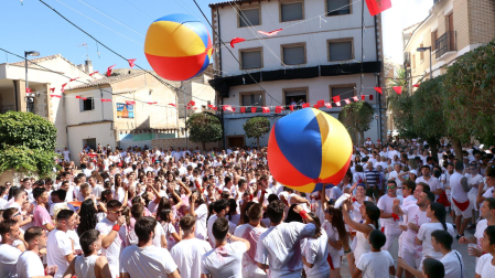Imágenes del cohete de las fiestas de Arguedas