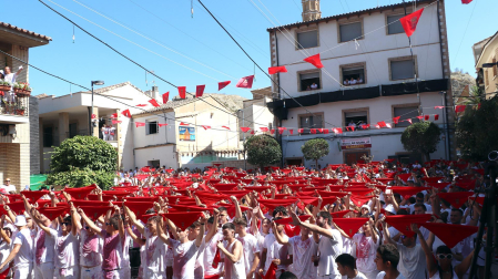 Imágenes del cohete de las fiestas de Arguedas