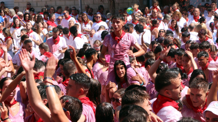 Imágenes del cohete de las fiestas de Arguedas