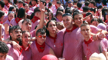 Imágenes del cohete de las fiestas de Arguedas