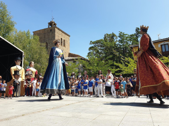 Comparsa de gigantes y cabezudos de Aoiz