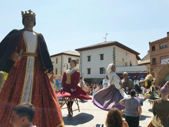 Comparsa de gigantes y cabezudos de Aoiz