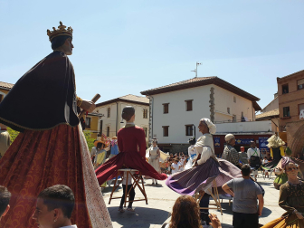 Comparsa de gigantes y cabezudos de Aoiz