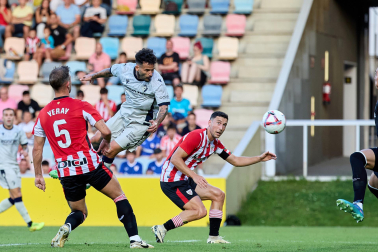 Fotos del partido entre Athletic y Osasuna en la Euskal Herriko Txapela en Barakaldo