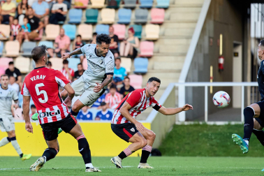 Fotos del partido entre Athletic y Osasuna en la Euskal Herriko Txapela en Barakaldo