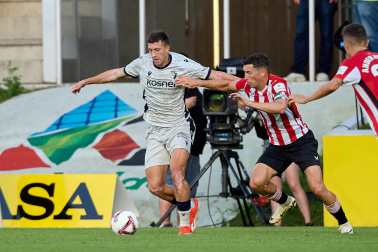 Fotos del partido entre Athletic y Osasuna en la Euskal Herriko Txapela en Barakaldo