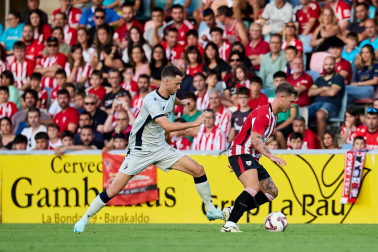 Fotos del partido entre Athletic y Osasuna en la Euskal Herriko Txapela en Barakaldo