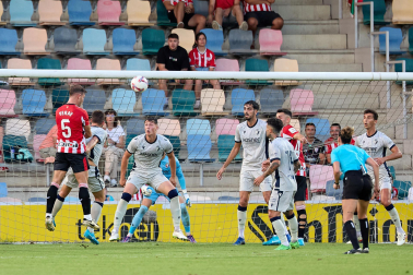 Fotos del partido entre Athletic y Osasuna en la Euskal Herriko Txapela en Barakaldo