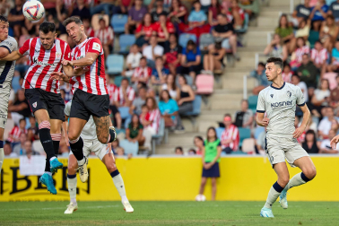 Fotos del partido entre Athletic y Osasuna en la Euskal Herriko Txapela en Barakaldo