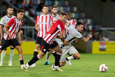 Fotos del partido entre Athletic y Osasuna en la Euskal Herriko Txapela en Barakaldo