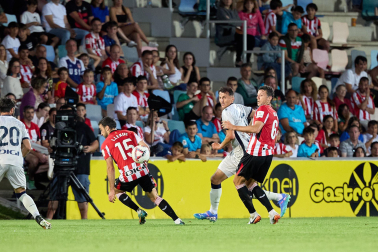 Fotos del partido entre Athletic y Osasuna en la Euskal Herriko Txapela en Barakaldo