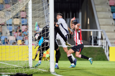 Fotos del partido entre Athletic y Osasuna en la Euskal Herriko Txapela en Barakaldo