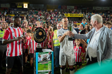 Fotos del partido entre Athletic y Osasuna en la Euskal Herriko Txapela en Barakaldo