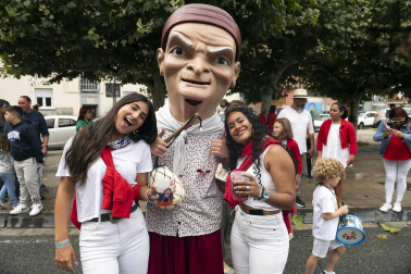 Fotos del cohete de fiestas de Burlada./